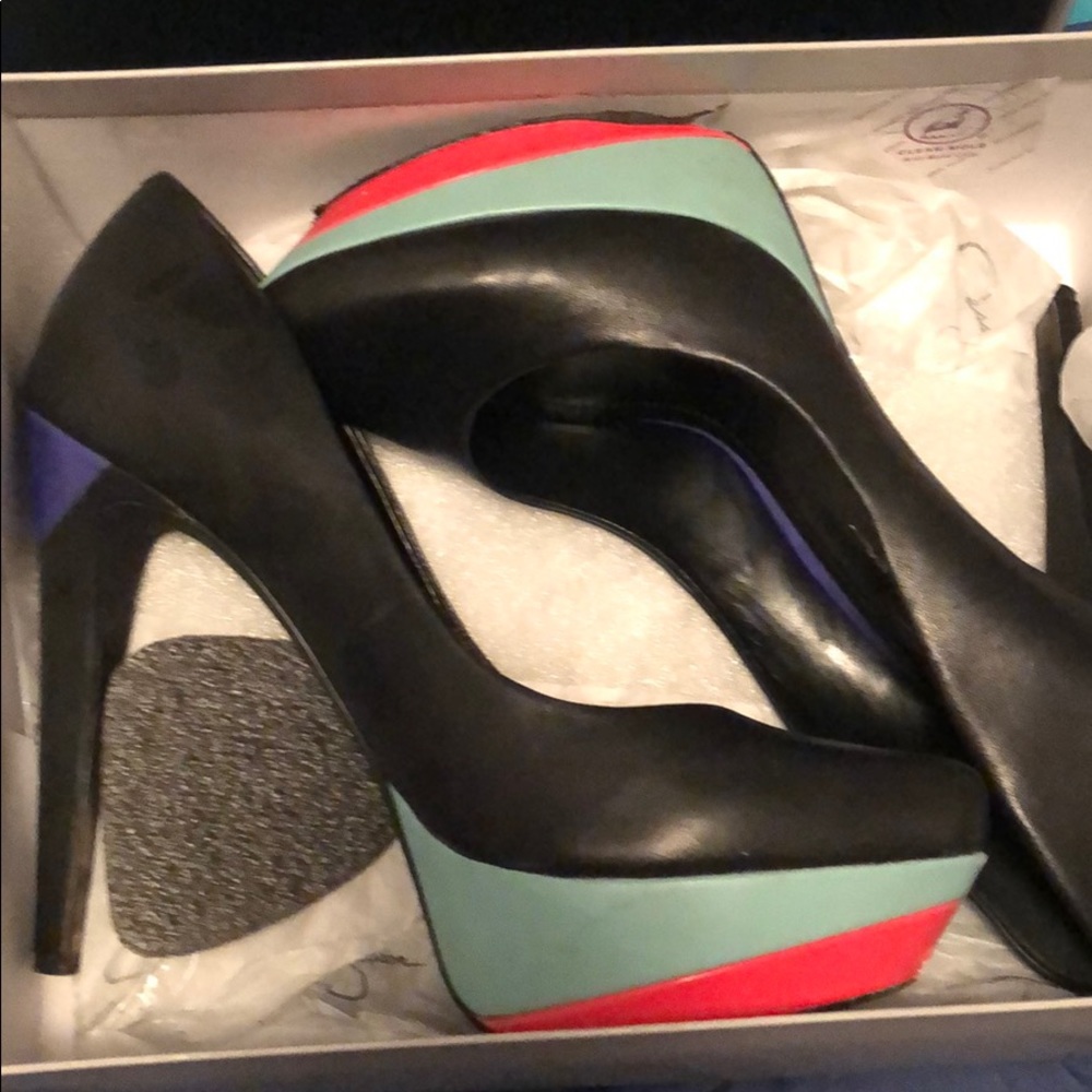 Black pumps